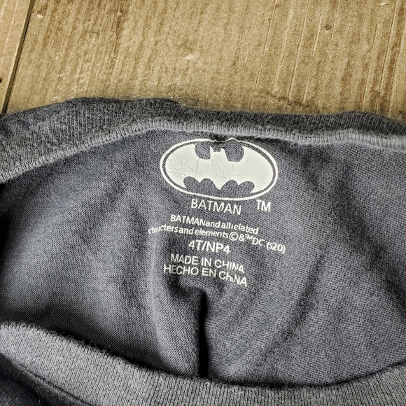 Batman Logo Gray and Black Toddler Boy Graphic Cuffed Sleeve T-Shirt Size 4T EUC - Picture 2 of 7